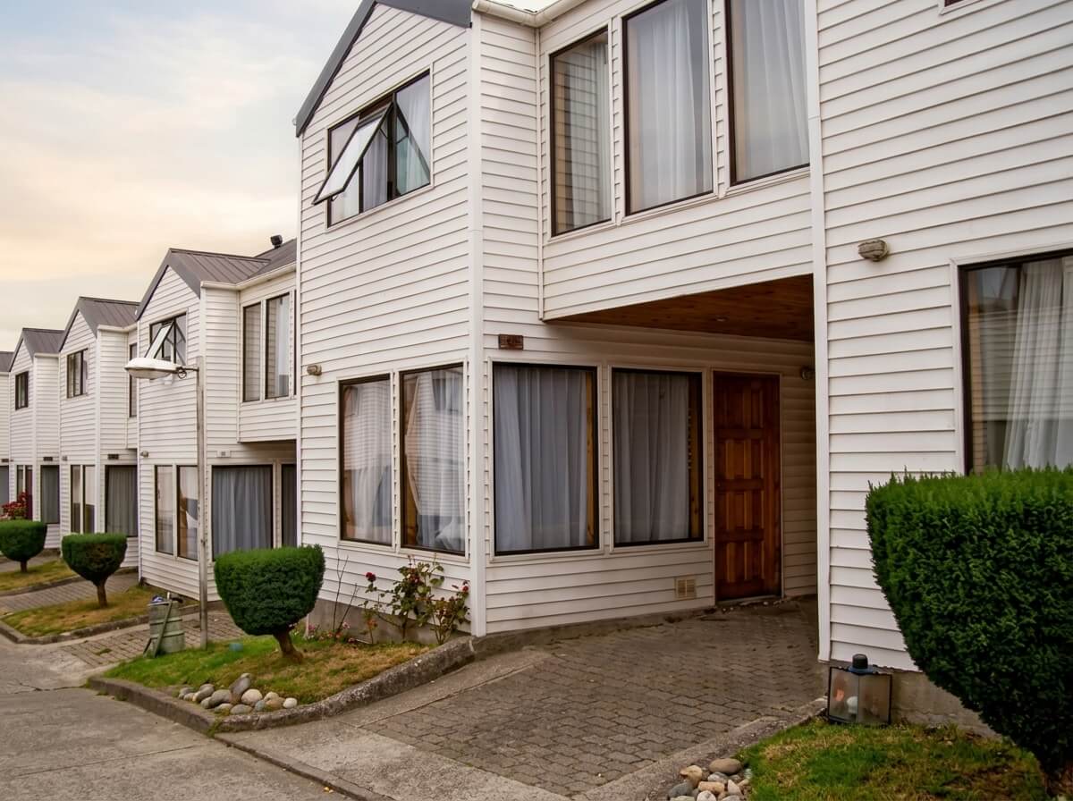 Exterior de las cabañas de Apart Hotel FX en Puerto Montt